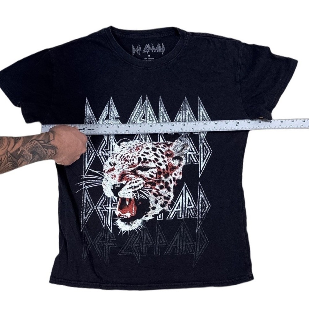 Def Leppard Graphic T-Shirt Mens Medium Black Excellent Leopard Rock Band Tee